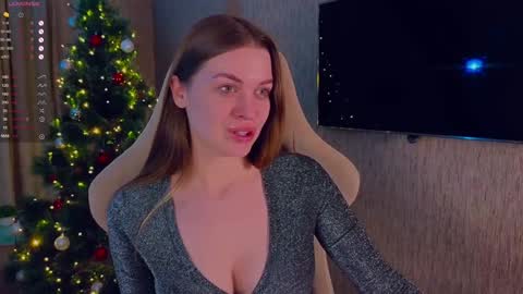 Snapshot of lovellalipss chatting on 15, 12, 2024 Laura online show from 15, 12, 2024