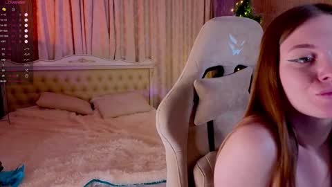 Snapshot of lovellalipss chatting on 20, 12, 2024 Laura online show from 20, 12, 2024