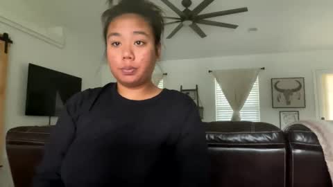 Snapshot of lovellly_ chatting on 25, 12, 2024 Love online show from 25, 12, 2024