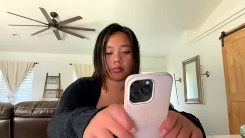 Snapshot of lovellly_ chatting on 12, 3, 2025 Love online show from 12, 3, 2025