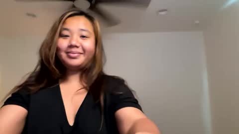Snapshot of lovellly_ chatting on 8, 10, 2025 Love online show from 8, 10, 2025