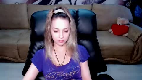 Snapshot of lovellymalina chatting on 10, 5, 2026 private open online show from 10, 5, 2026