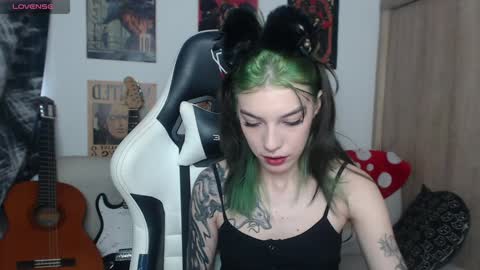 Snapshot of lovely_cass chatting on 19, 12, 2024 Cassie online show from 19, 12, 2024