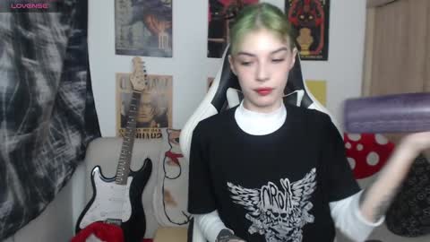 Snapshot of lovely_cass chatting on 25, 12, 2024 Cassie online show from 25, 12, 2024