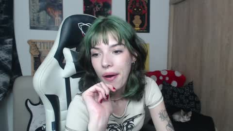 Snapshot of lovely_cass chatting on 6, 1, 2025 Cassie online show from 6, 1, 2025