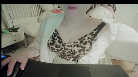 DANA KIM online show from 25, 3, 2026