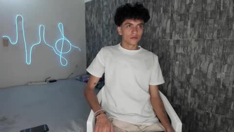 Snapshot of lovely_horny713 chatting on 25, 4, 2026 Salo online show from 25, 4, 2026