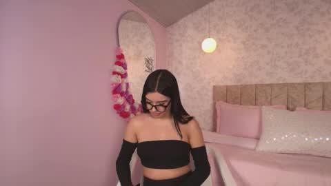 lovely_julls online show from 13, 2, 2026