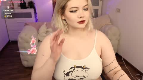 Snapshot of lovely_leilla chatting on 9, 1, 2025 lovely_leilla online show from 9, 1, 2025