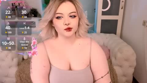 Snapshot of lovely_leilla chatting on 1, 2, 2025 lovely_leilla online show from 1, 2, 2025