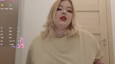 Snapshot of lovely_leilla chatting on 29, 10, 2025 lovely_leilla online show from 29, 10, 2025