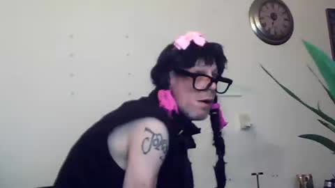 mooie man online show from 6, 4, 2026