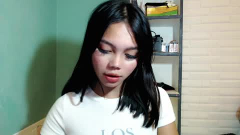 Snapshot of lovely_thea_xoxo chatting on 18, 6, 2026 Thea online show from 18, 6, 2026
