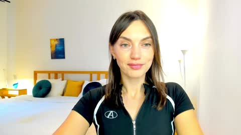 Snapshot of lovelyeemia chatting on 2, 12, 2024 Mia online show from 2, 12, 2024