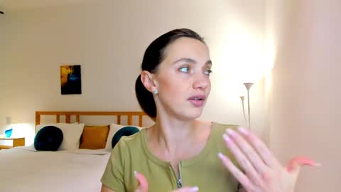 Snapshot of lovelyeemia chatting on 4, 12, 2024 Mia online show from 4, 12, 2024