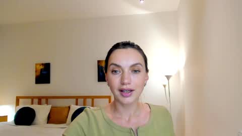 Snapshot of lovelyeemia chatting on 4, 12, 2024 Mia online show from 4, 12, 2024