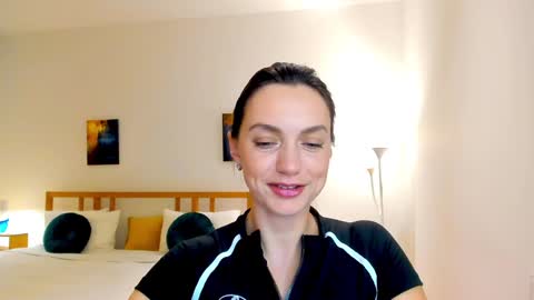 Snapshot of lovelyeemia chatting on 6, 12, 2024 Mia online show from 6, 12, 2024
