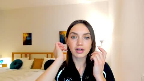 Snapshot of lovelyeemia chatting on 7, 12, 2024 Mia online show from 7, 12, 2024
