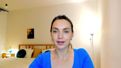 Snapshot of lovelyeemia chatting on 8, 12, 2024 Mia online show from 8, 12, 2024