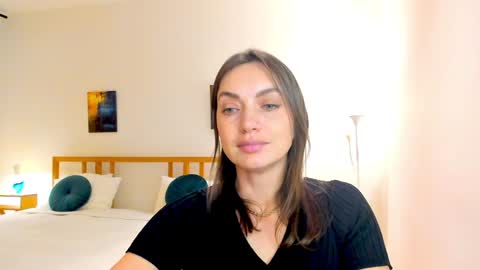 Snapshot of lovelyeemia chatting on 11, 12, 2024 Mia online show from 11, 12, 2024