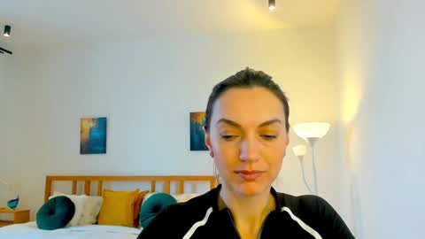 Snapshot of lovelyeemia chatting on 16, 12, 2024 Mia online show from 16, 12, 2024