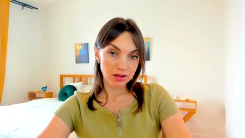Snapshot of lovelyeemia chatting on 18, 12, 2024 Mia online show from 18, 12, 2024