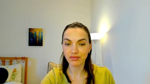 Snapshot of lovelyeemia chatting on 24, 12, 2024 Mia online show from 24, 12, 2024