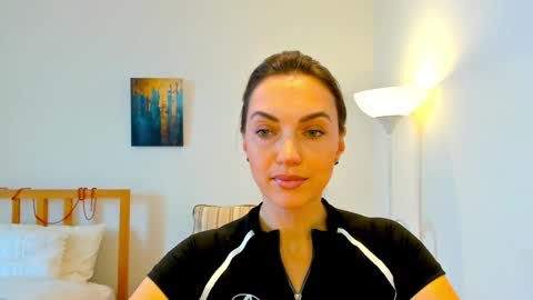 Snapshot of lovelyeemia chatting on 7, 1, 2025 Mia online show from 7, 1, 2025