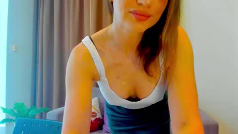 Snapshot of lovelyeemia chatting on 10, 9, 2025 Mia online show from 10, 9, 2025