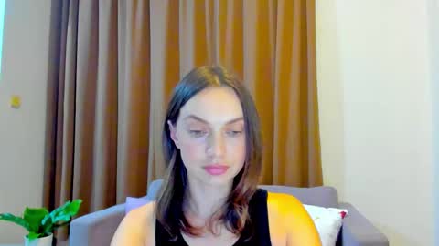 Snapshot of lovelyeemia chatting on 17, 9, 2025 Mia online show from 17, 9, 2025