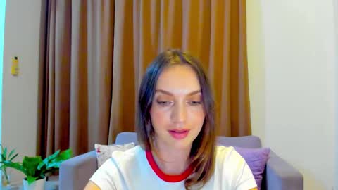 Snapshot of lovelyeemia chatting on 20, 9, 2025 Mia online show from 20, 9, 2025