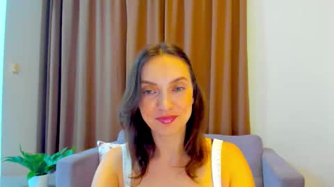 Snapshot of lovelyeemia chatting on 24, 9, 2025 Mia online show from 24, 9, 2025