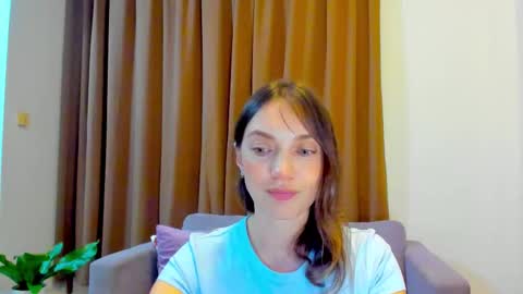 Snapshot of lovelyeemia chatting on 25, 9, 2025 Mia online show from 25, 9, 2025