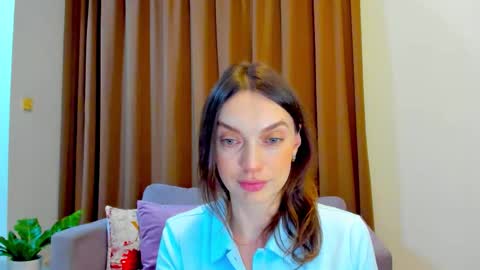 Snapshot of lovelyeemia chatting on 5, 10, 2025 Mia online show from 5, 10, 2025