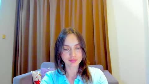 Snapshot of lovelyeemia chatting on 7, 10, 2025 Mia online show from 7, 10, 2025