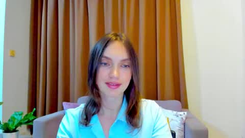 Snapshot of lovelyeemia chatting on 10, 10, 2025 Mia online show from 10, 10, 2025