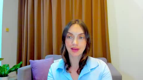 Snapshot of lovelyeemia chatting on 14, 10, 2025 Mia online show from 14, 10, 2025