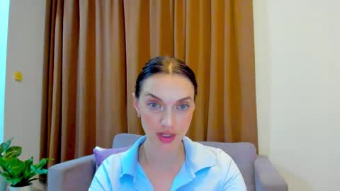 Snapshot of lovelyeemia chatting on 17, 10, 2025 Mia online show from 17, 10, 2025