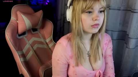 Snapshot of lovelykristii chatting on 24, 5, 2026 hristie online show from 24, 5, 2026