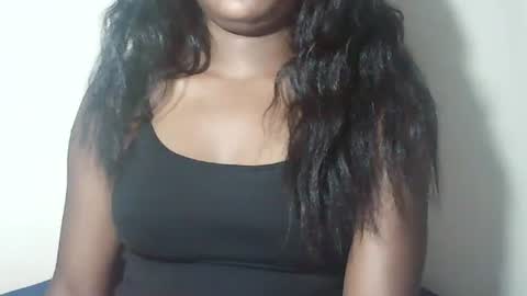 lovelylarra online show from 1, 4, 2026