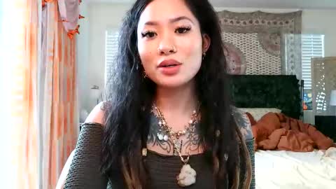 lovelyxmacii online show from 6, 1, 2026