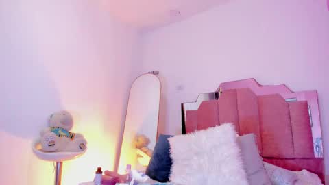 L O V E  online show from 9, 3, 2025