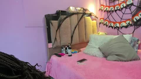 L O V E  online show from 19, 10, 2025