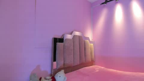 Snapshot of lovequeen02 chatting on 4, 2, 2026 L O V E online show from 4, 2, 2026