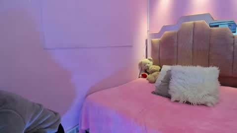 Snapshot of lovequeen02 chatting on 17, 2, 2026 L O V E online show from 17, 2, 2026