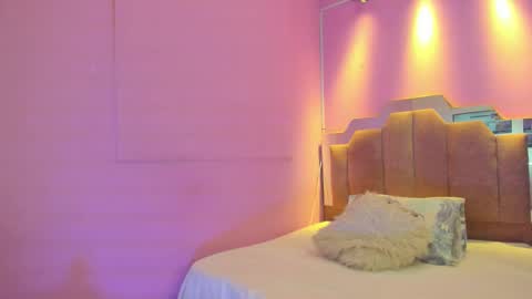 Snapshot of lovequeen02 chatting on 19, 2, 2026 L O V E online show from 19, 2, 2026