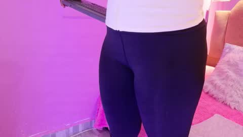 Snapshot of lovequeen02 chatting on 3, 3, 2026 L O V E online show from 3, 3, 2026