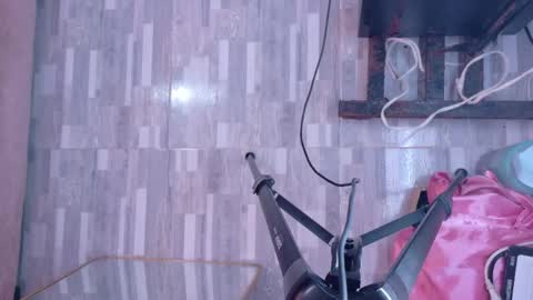 Snapshot of lovequeen02 chatting on 23, 4, 2026 L O V E online show from 23, 4, 2026