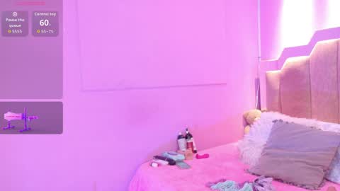 Snapshot of lovequeen02 chatting on 23, 4, 2026 L O V E online show from 23, 4, 2026