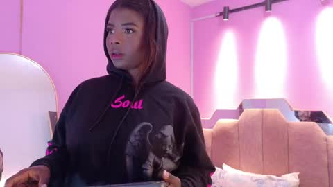 Snapshot of lovequeen02 chatting on 1, 5, 2026 L O V E online show from 1, 5, 2026